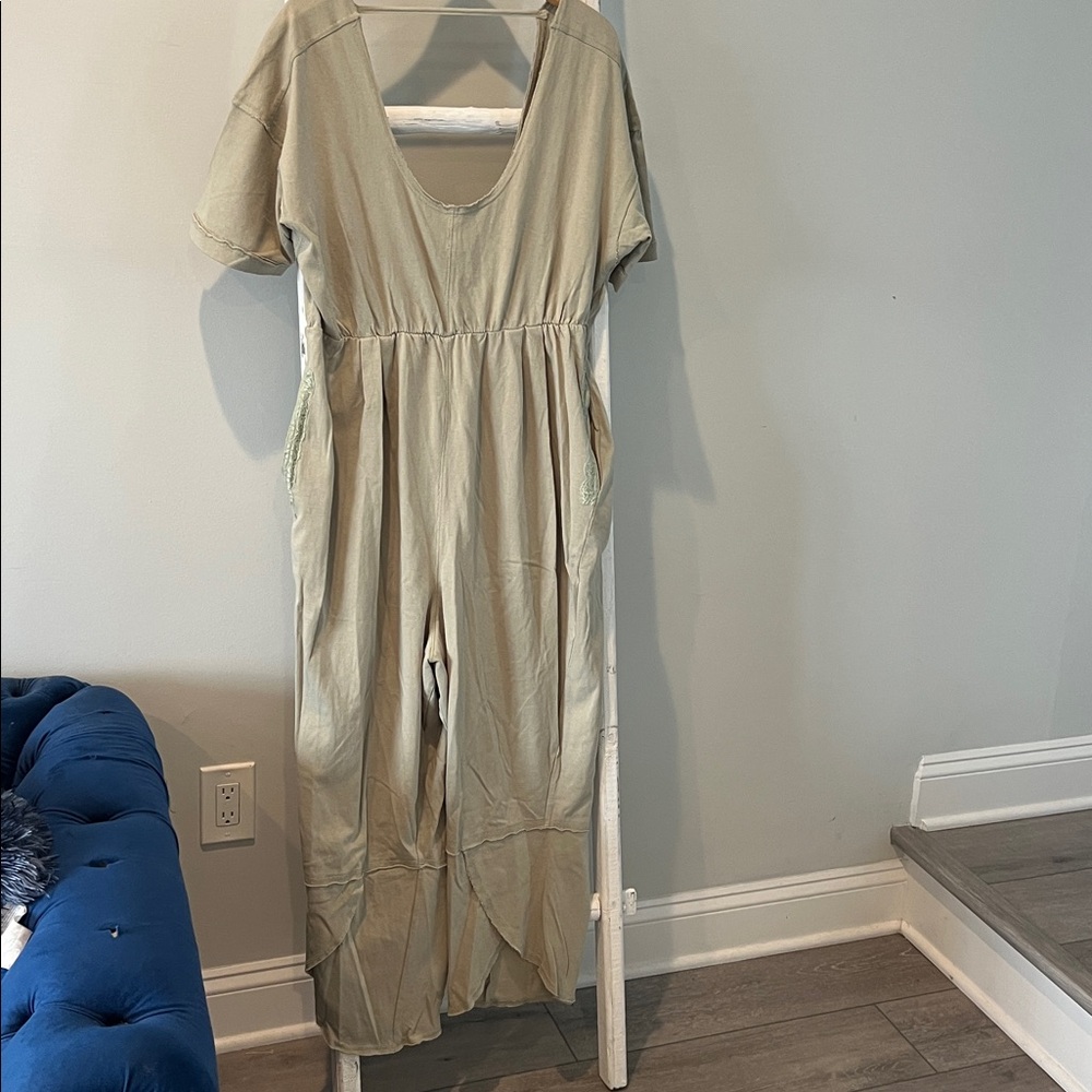 Free People Good Side Light Sage Scoop-Neck Jumpsuit size
Large - Picture 4 of 13